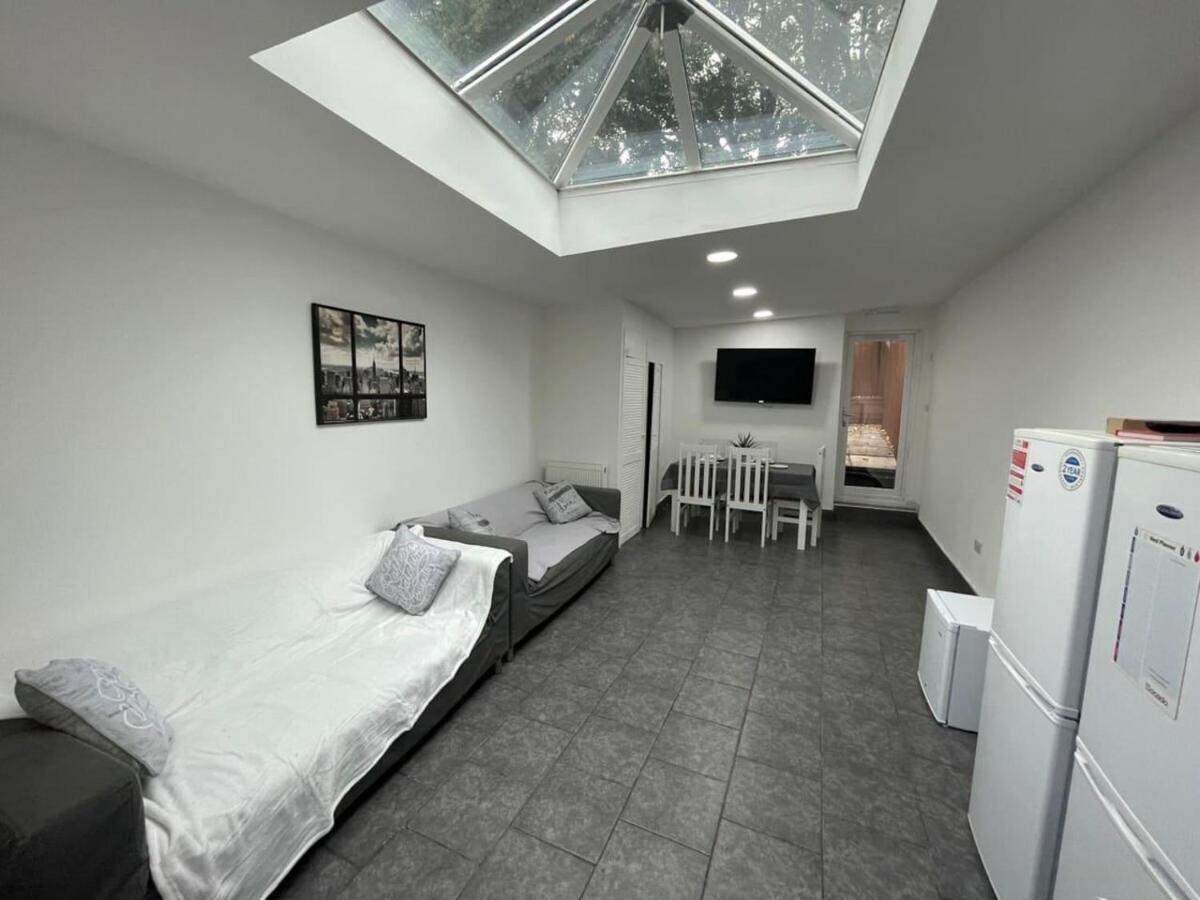 Studio Close To Selly Oak Train Station Birmingham Exterior photo